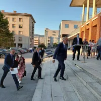 Premier Janez Janša je na javni tribuni v SNG predstavil, kako namerava vlada pomagati razvoju regije.  
