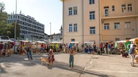 Letošnja prireditev Po-stoj-na živi ulici je bila tudi dobrodelno 
obarvana.