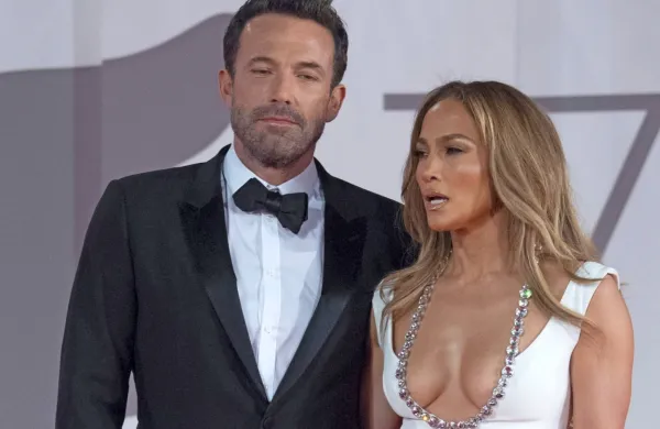 Jennifer Loper in Ben Affleck po dolgem času skupaj na rdeči 
preprogi.