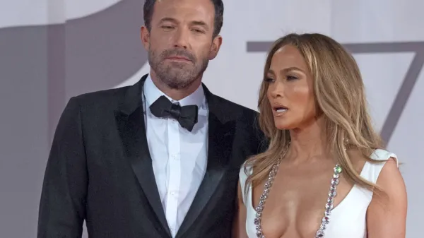 Jennifer Loper in Ben Affleck po dolgem času skupaj na rdeči 
preprogi.