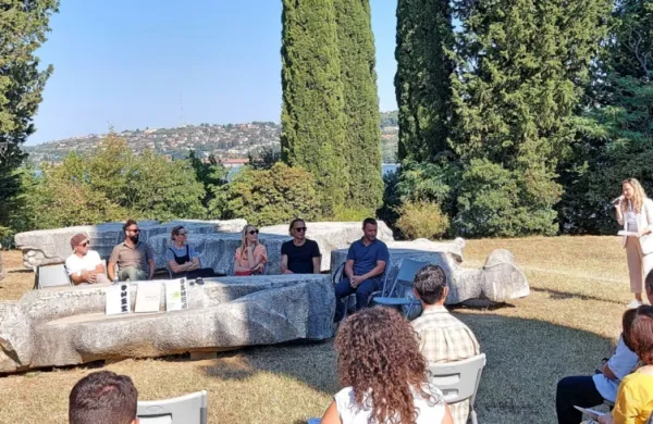 Včeraj so se  v parku  na Seči, kjer se bratita zelenje in kamen, srečali organizatorji Forme vive, novinarji in najpomembnejši - kiparji.