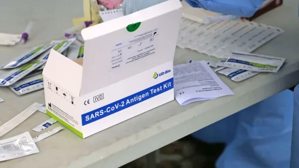 V soboto potrdili 559 okužb, v bolni&scaron;nici 292 bolnikov s covidom-19