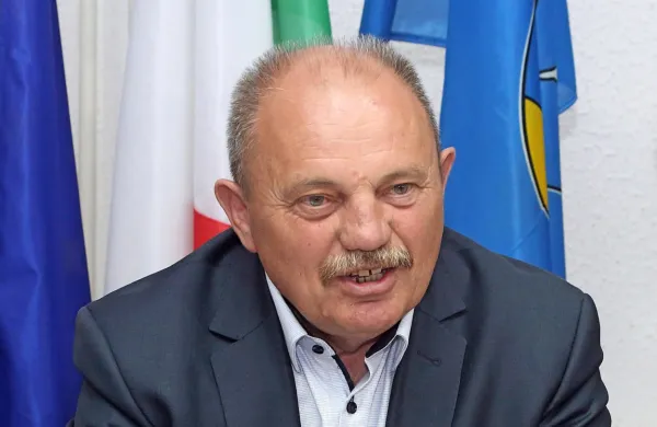 Branko Simonovič je zatrdil, da ne bo odstopil kot poslanec, a 
resno razmišlja o odstopu iz stranke Desus.