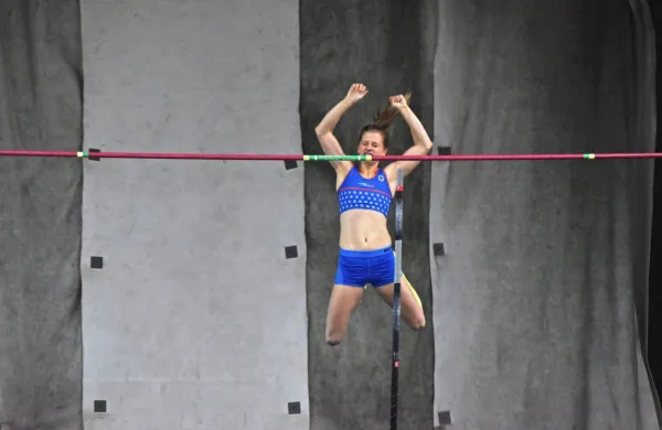 Tina Šutej je za državni rekord preskočila 476 centimetrov.