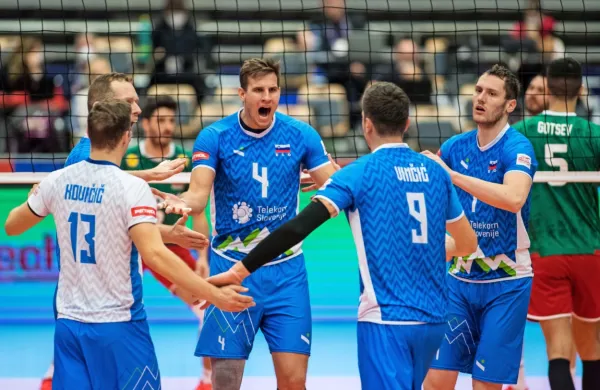 Slovenci bodo imeli danes z visokimi Hrvati pri mreži veliko 
dela.