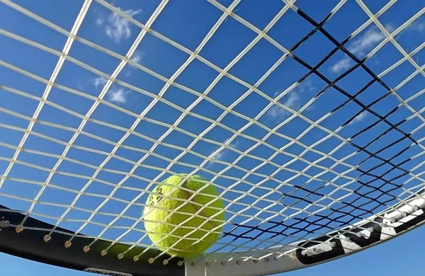 V Portorožu sta v prvem krogu izpadli obe slovenski povabljenki