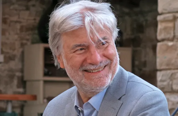 Dušan Jelinčič je v  romanu posodil glas  očetu tigrovcu.