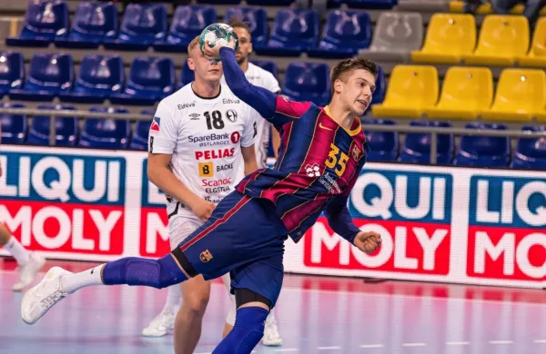 Domen Makuc (z žogo) bo v ligi prvakov pri Barceloni vodil tudi 
novi trener Carlos Ortega.  