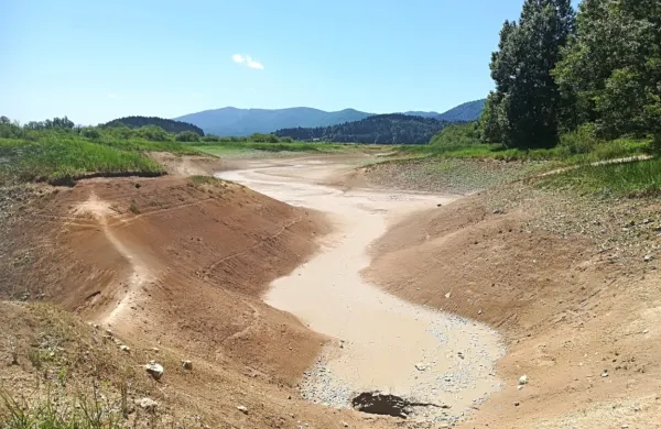 Cerkniško jezero je izsušeno.