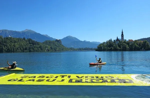 Slovenski Greenpeace se je vključil tudi v kampanjo ob referendumu o vodi. 