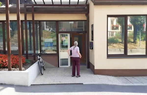 Na upravni enoti manj strank kot običajno