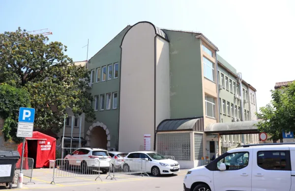 Zaradi velikega povpraševanja bodo v Zdravstvenem domu Koper 
poleg sobote, 18. septembra, množično cepljenje izvajali tudi v 
nedeljo, 19. septembra, zjutraj. 