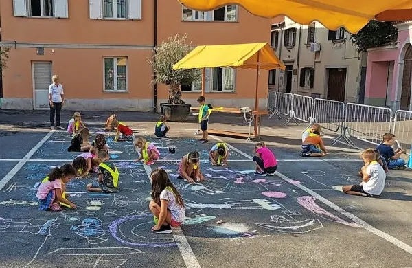 Parkirišče bo postalo otroško igrišče.