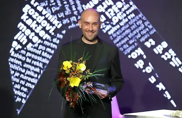 Davorin Lenko je nagrado prejel za kratko zgodbo Violine in žiletke. 
