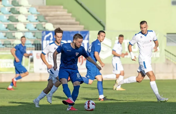 Ajdovci (v modrih dresih) in Dekančani bodo danes točke lovili 
doma. 