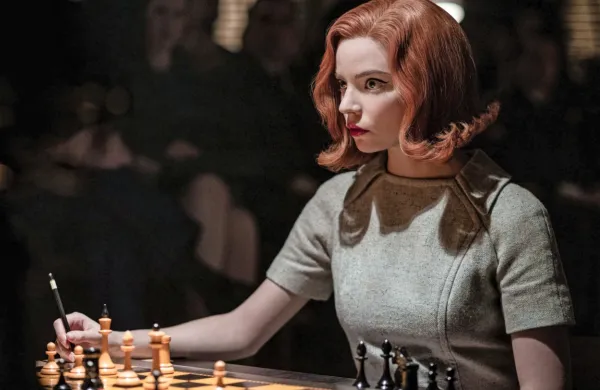 Anya Taylor Joy v Daminem gambitu