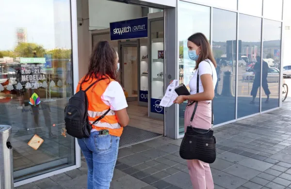 Naraščanje epidemije covida-19 se upočasnjuje, je navedeno na 
spletnih straneh Instituta Jožef Stefan (IJS). Po njihovi oceni to 
pomeni, da pogoj PCT dobro deluje. Fotografija je simbolična.