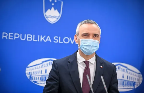 Minister  za delo, družino, socialne zadeve in enake možnosti Janez 
Cigler Kralj