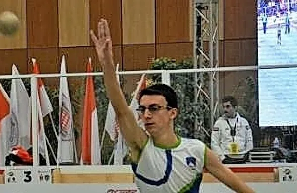 Gašper Povh je svetovni prvak v hitrostnem zbijanju pri mlajših 
članih.