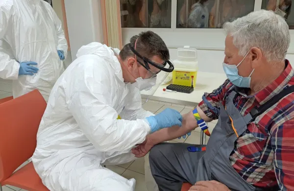 Medicinsko osebje sežanskega zdravstvenega doma je že spomladi 
teste na protitelesa izvedlo v več kraških podjetjih. 