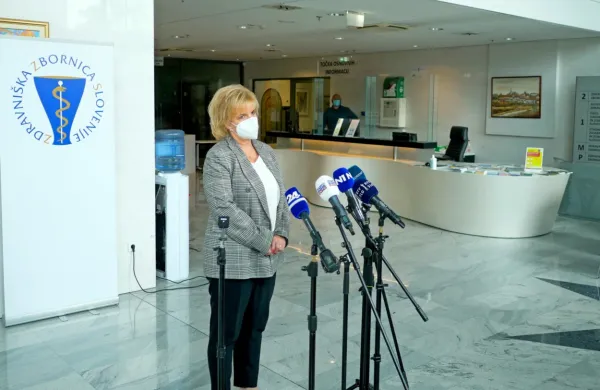 Vodja svetovalne skupine za cepljenje in predsednica zdravniške 
zbornice Bojana Beović