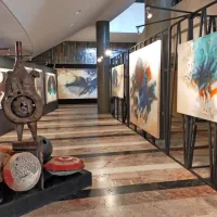 Razstava Palčič 80 prikazuje mojstrovine v velikem formatu, ki 
bodo do decembra krasile vhodno vežo tržaškega gledališča.