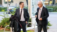 Rektor Univerze v Novi Gorici Danilo Zavrtanik  v  spremstvu 
odvetnika