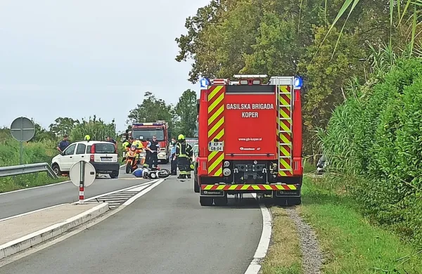 Voznik motornega kolesa je umrl na kraju nesreče.