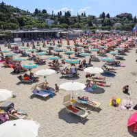 Sonce in morje poleti napolnita obmorske kraje,  a  večji izziv je, 
kako več gostov privabiti vse leto. 