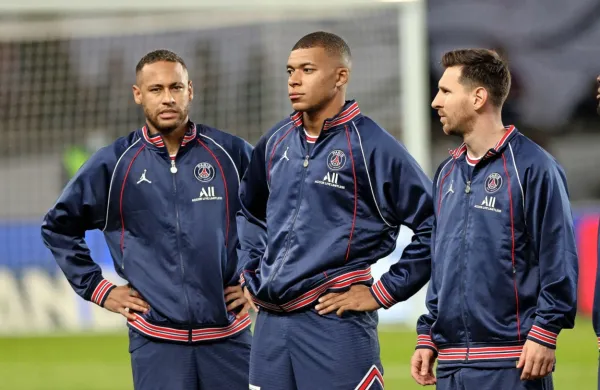 Sanjski trojček Paris Saint-Germaina (z leve): Neymar, Kylian 
Mbappe in Lionel Messi.  