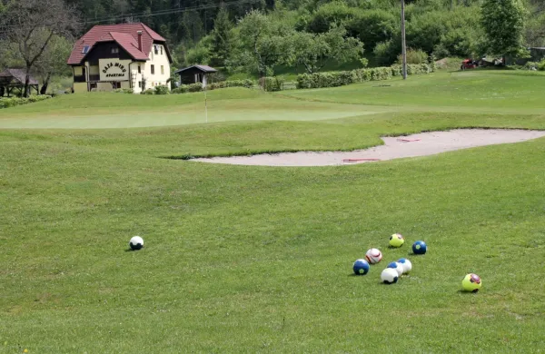 V  Bovcu je mogoče igrati tudi footgolf.