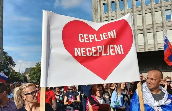 Na tokratnem shodu tudi pozivi k bolj&scaron;emu obve&scaron;čanju o stranskih učinkih cepiv