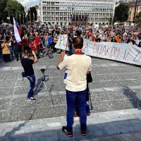 Nasprotniki pogojev PCT (preboleli, cepljeni, testirani) so se znova 
zbrali na ljubljanskem Trgu republike pred parlamentarnim poslopjem.
