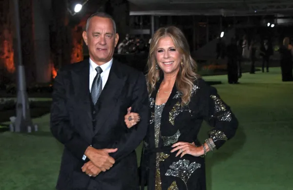 Oskarjevec Tom Hanks, ki je tudi član uprave muzeja, je na 
otvoritveno slovesnost prišel v spremstvu soproge Rite Wilson.