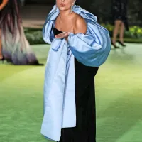 Med holivudske filmske dive se je z uspešnico Zvezda je rojena vpisala 
tudi Lady Gaga. Zaigrala je tudi v drami House of Gucci pod režisersko 
taktirko Ridleya Scotta, ki prihaja na filmska platna konec novembra.