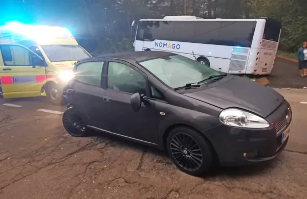 Vozničin avto  je  po trku obrnilo v nasprotno smer.  