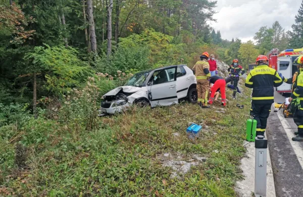 Z avtom zapeljal s ceste