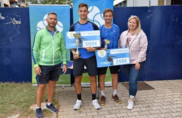 Takole sta se ob koncu nagrad veselila moška finalista  Mark 
Andrejič Goljar in Idrijčan Luka Miklavčič. 