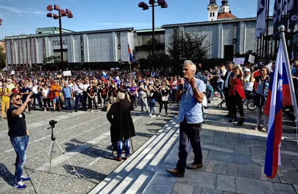Začetek včerajšnjega protesta v Ljubljani