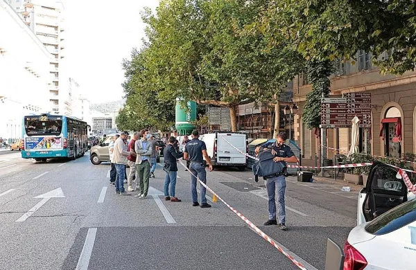 Po streljanju v Trstu so  se  napadalci razbežali. Eno od vozil  so  
koprski  kriminalisti našli na parkirišču v Sežani.  