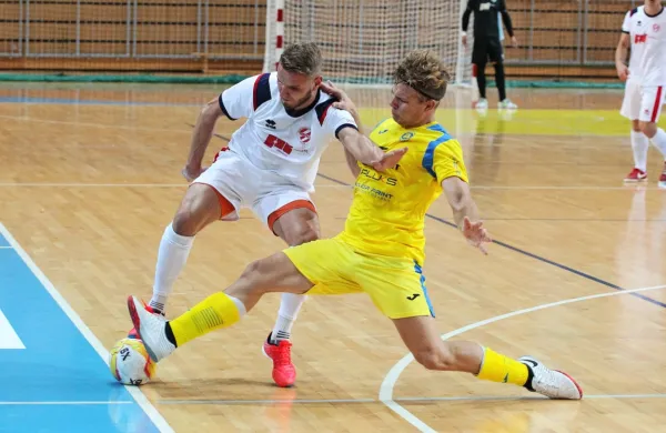 Predvsem Bronx (v rumeni opremi) in Oplast danes v prvi futsal ligi 
čakata zahtevna tekmeca.