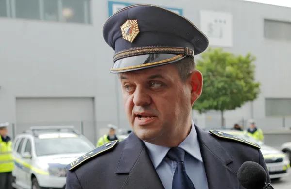 Generalni direktor policije Anton Olaj je z današnjim dnem na 
mesto direktorja Policijske uprave (PU) Ljubljana začasno imenoval Janeza Rupnika (na fotografiji).