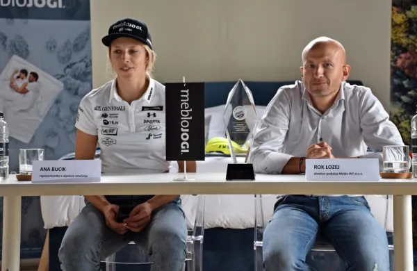 Takole je  Ana Bucik v družbi Roka Lozeja - direktorja podjetja Meblo INT, predstavila načrte v olimpijski sezoni.