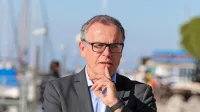 Izolski župan Danilo  Markočič čaka na pravna mnenja,  koprski župan Aleš Bržan pa je ob pobudi za referendum (za običajen občinski akt, ne OPN) sam sprožil  postopek.