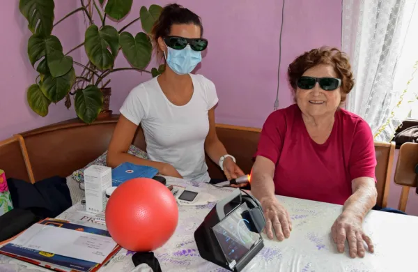 Starejši so po izkušnjah terapevtov zelo hvaležni za možnost 
rehabilitacije v domačem okolju.  