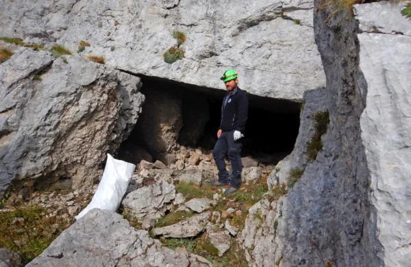 V treh kavernah na Čukli so skupno uničili 350 kilogramov 
nekdanjega vojnega orožja.