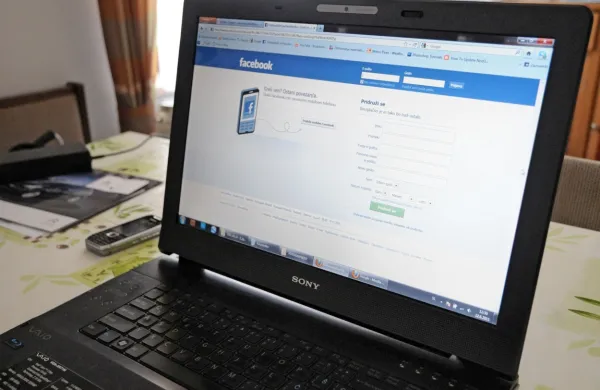 Facebookova žvižgačka pozvala kongres k nadzoru nad družbenim omrežjem