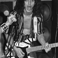 Na koncertu v holivudskem klubu  Whisky A-Go-Go leta 1977