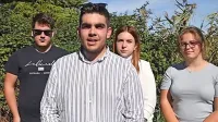Mark Djurašević (v sredini) in del ekipe Civilne iniciative mladiZAstanovanja se bojijo, da bodo mladi postali generacija brez 
doma.
