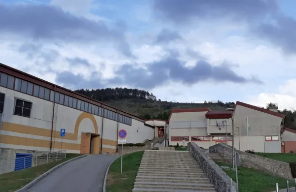 Poleg bistriškega zdravstvenega doma naj bi najverjetneje po 
modelu javno-zasebnega partnerstva energetsko prenovili tudi 
skoraj 40 let staro stavbo OŠ Antona Žnideršiča.